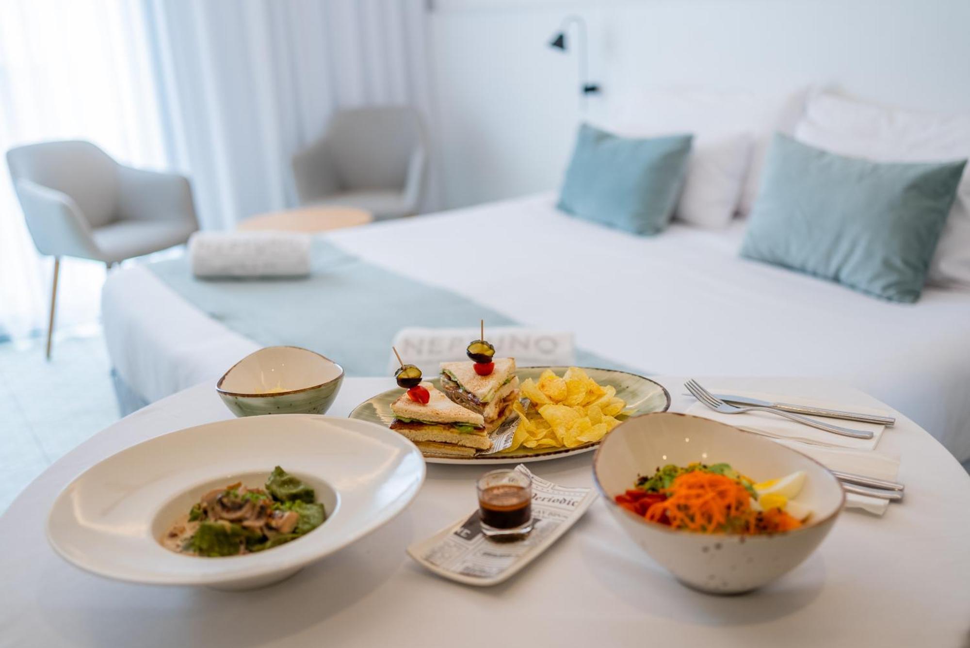 Neptuno Hotel & Spa 4 Sup Calella Luaran gambar